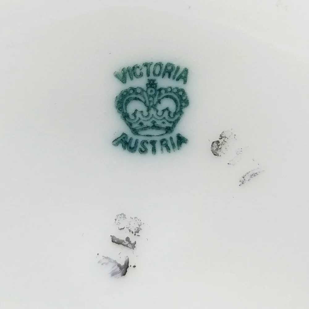 VINTAGE VICTORIA AUSTRIA PORCELAIN TEAPOT HAND PAINTED GOLD TRIM